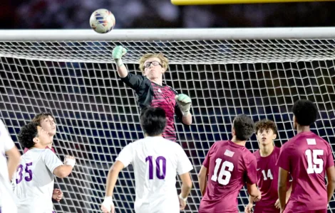 Mountain Lions boys soccer miss out on chances in semifinal loss to Huskies